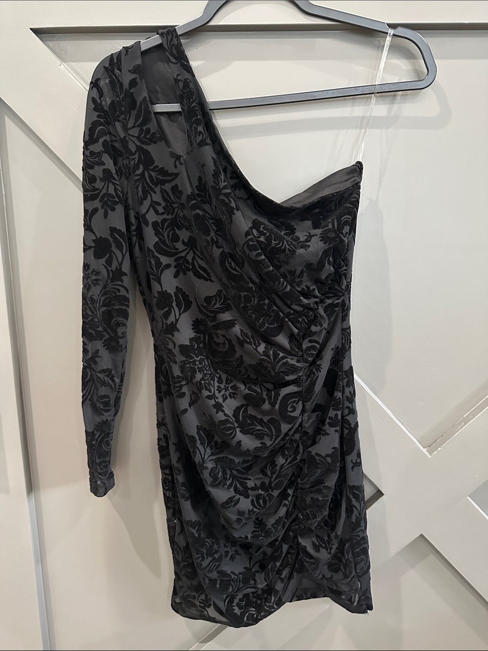 privy Black One-Shoulder Velvet Floral Dress